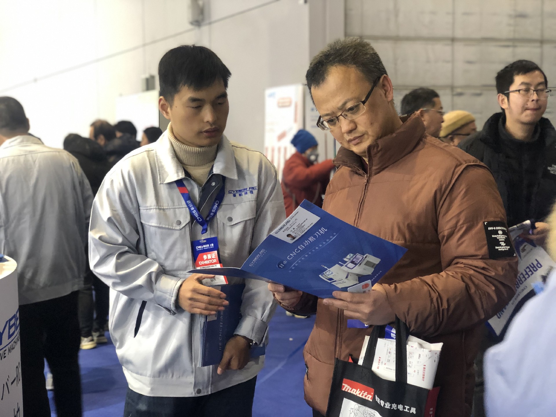 日本磨刀機(jī)上海華機(jī)展會(huì)現(xiàn)場