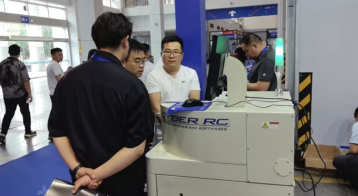 進口磨刀機展會現(xiàn)場